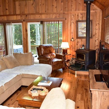 Quiet And Comfy 3Bed/2Bath - Chalet With Hot Tub. Cedar Bagian luar foto