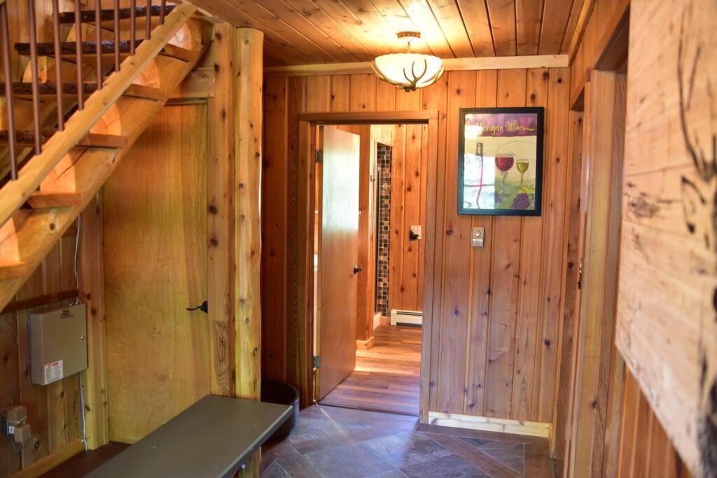 Quiet And Comfy 3Bed/2Bath - Chalet With Hot Tub. Cedar Bagian luar foto
