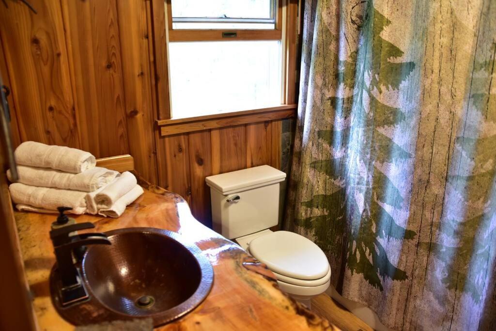 Quiet And Comfy 3Bed/2Bath - Chalet With Hot Tub. Cedar Bagian luar foto