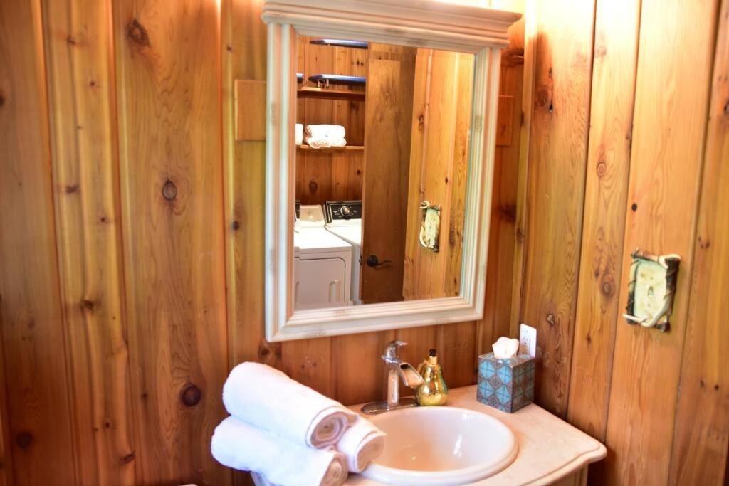 Quiet And Comfy 3Bed/2Bath - Chalet With Hot Tub. Cedar Bagian luar foto