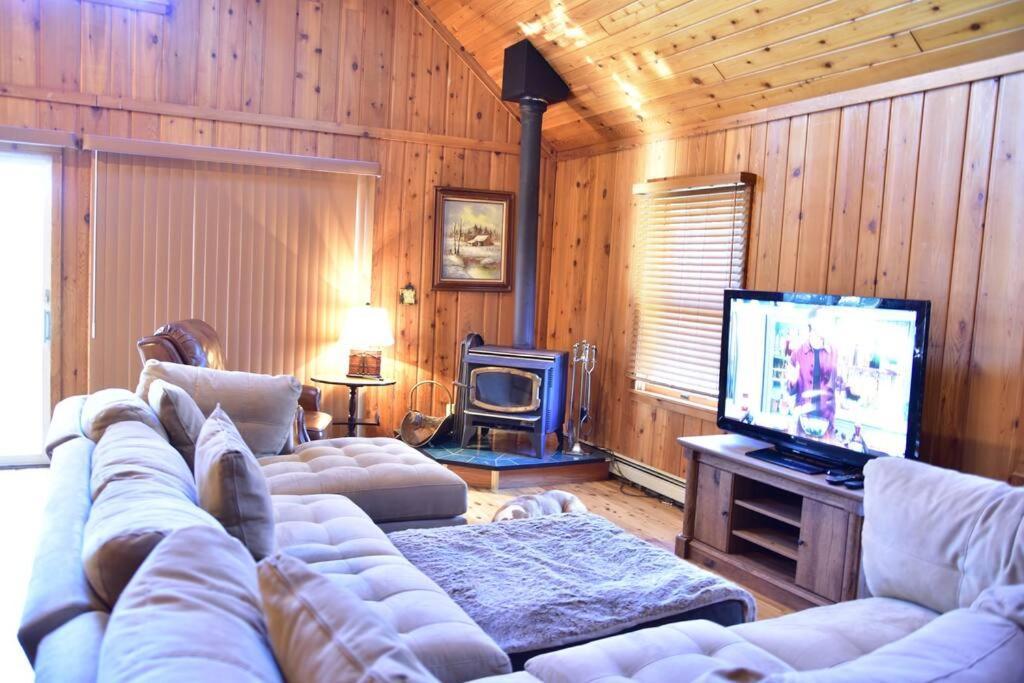 Quiet And Comfy 3Bed/2Bath - Chalet With Hot Tub. Cedar Bagian luar foto