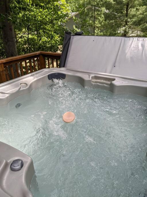 Quiet And Comfy 3Bed/2Bath - Chalet With Hot Tub. Cedar Bagian luar foto