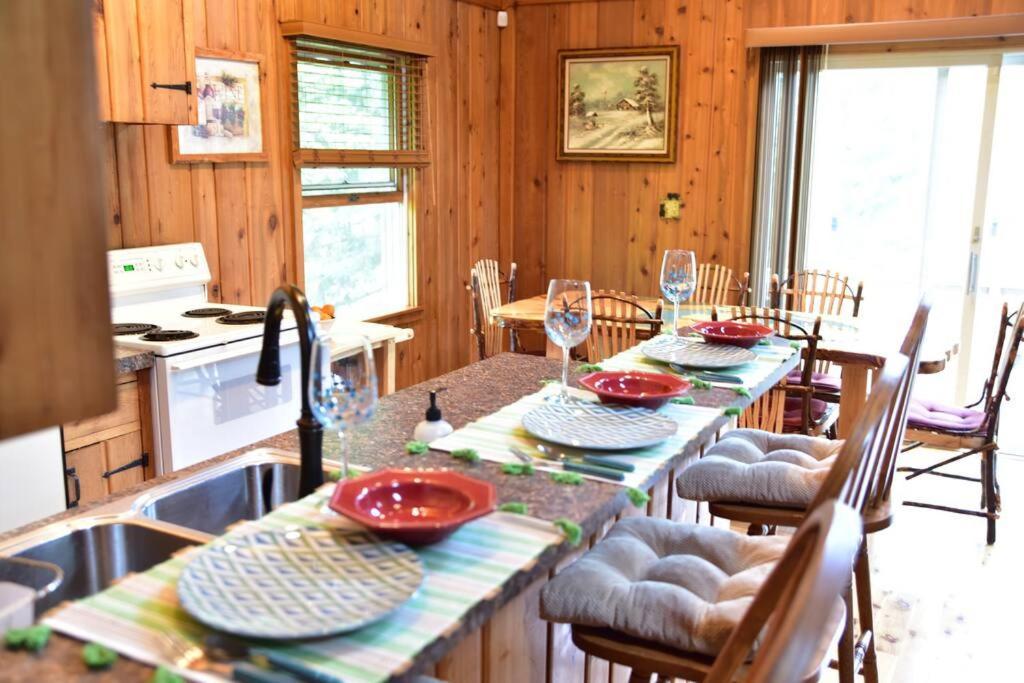 Quiet And Comfy 3Bed/2Bath - Chalet With Hot Tub. Cedar Bagian luar foto