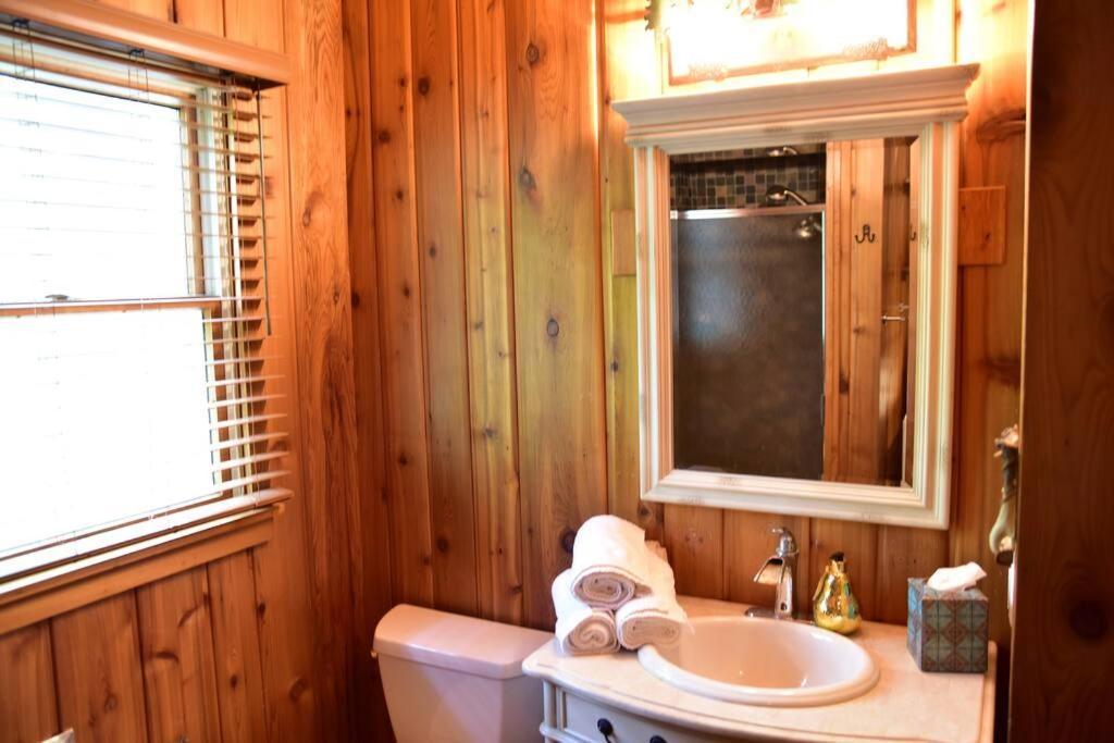 Quiet And Comfy 3Bed/2Bath - Chalet With Hot Tub. Cedar Bagian luar foto