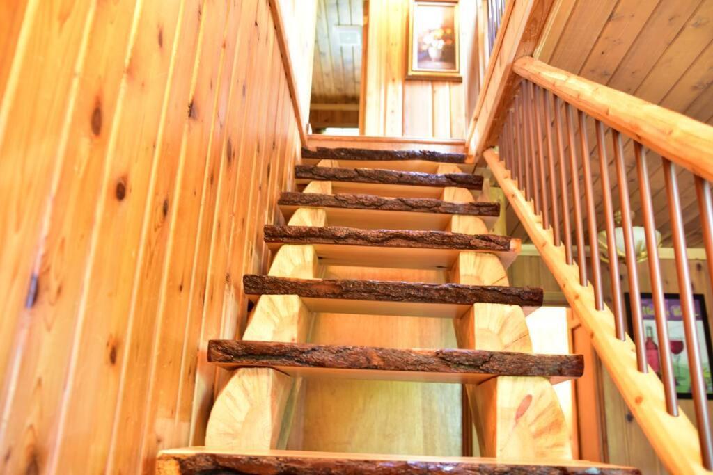 Quiet And Comfy 3Bed/2Bath - Chalet With Hot Tub. Cedar Bagian luar foto