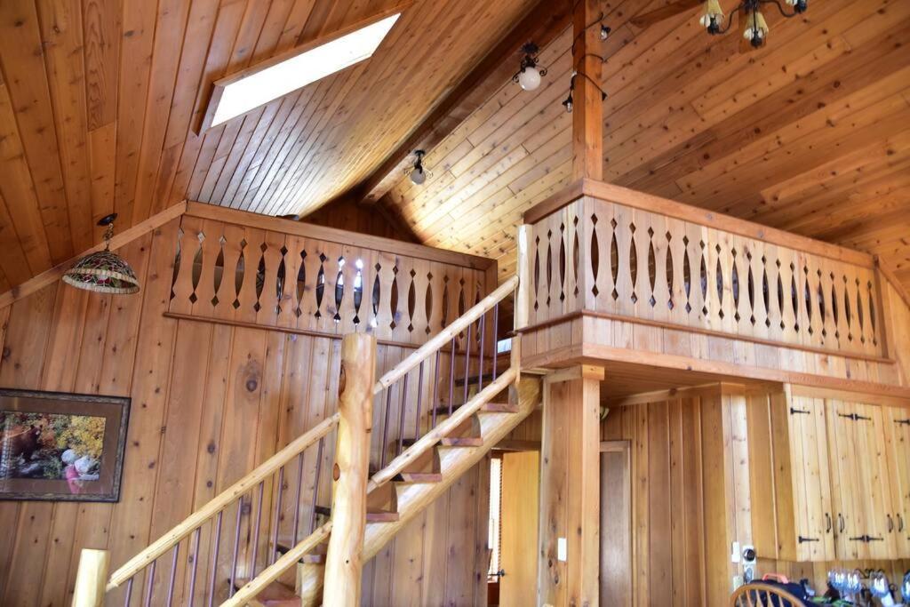 Quiet And Comfy 3Bed/2Bath - Chalet With Hot Tub. Cedar Bagian luar foto