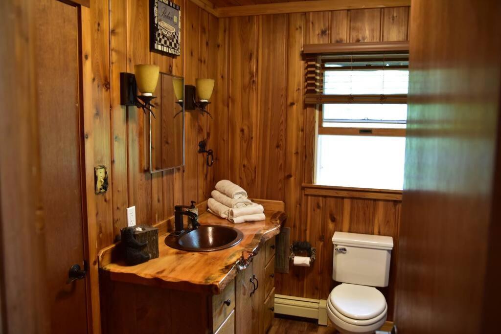 Quiet And Comfy 3Bed/2Bath - Chalet With Hot Tub. Cedar Bagian luar foto